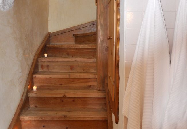 chalet-doss-campiglio-scale-interne-appartamento-myhome-dolomiti appartamento-affitto-Madonna-di-Campiglio-Myhome-Dolomiti