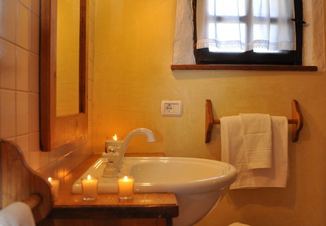 chalet-brenta-dolomites-bagno-vasca-appartamento-myhome-dolomiti appartamento-affitto-Madonna-di-Campiglio-Myhome-Dolomiti