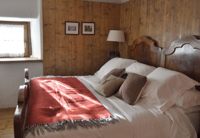 chalet-doss-campiglio-stanza-matrimoniale-appartamento-myhome-dolomiti appartamento-affitto-Madonna-di-Campiglio-Myhome-Dolomiti