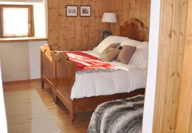 chalet-doss-campiglio-stanza-matrimoniale-appartamento-myhome-dolomiti appartamento-affitto-Madonna-di-Campiglio-Myhome-Dolomiti