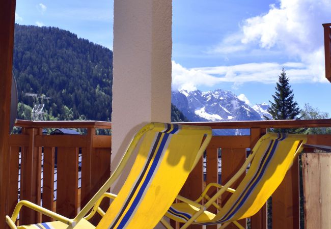 ville-dolomiti-balcone-appartamento-affitto-Myhome-dolomiti appartamento-affitto-Madonna-di-Campiglio-Myhome-Dolomiti