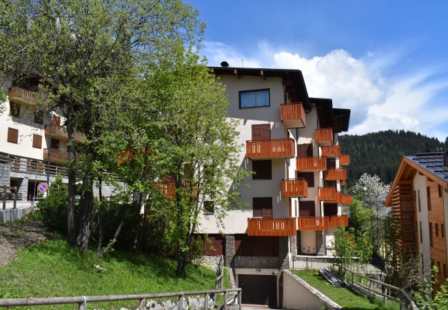 ville-dolomiti-esterno-appartamento-affitto-Myhome-dolomiti appartamento-affitto-Madonna-di-Campiglio-Myhome-Dolomiti