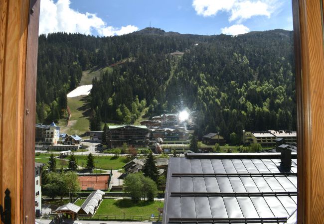 ville-dolomiti-vista-soggiorno-appartamento-affitto-Myhome-dolomiti appartamento-affitto-Madonna-di-Campiglio-Myhome-Dolomiti