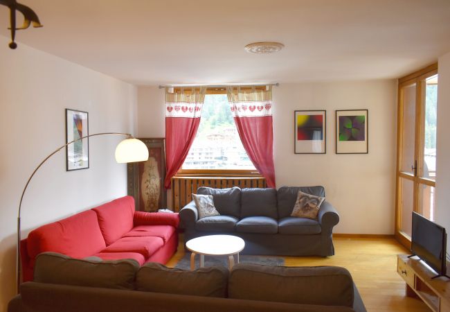 ville-dolomiti-soggiorno-appartamento-affitto-Myhome-dolomiti appartamento-affitto-Madonna-di-Campiglio-Myhome-Dolomiti