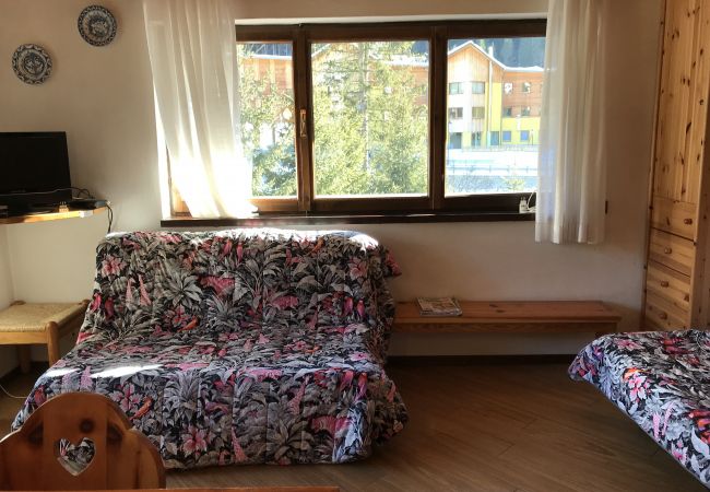 Appartamento a Madonna di Campiglio - Done Appartamento Done-finestre-appartamento-affitto-madonna-di-campiglio-myhome-dolomiti