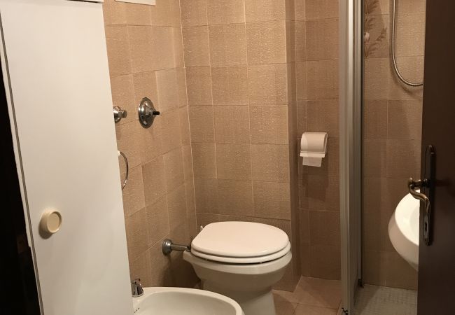 Done-bagno-appartamento-affitto-Myhome-dolomiti appartamento-affitto-Madonna-di-Campiglio-Myhome-Dolomiti