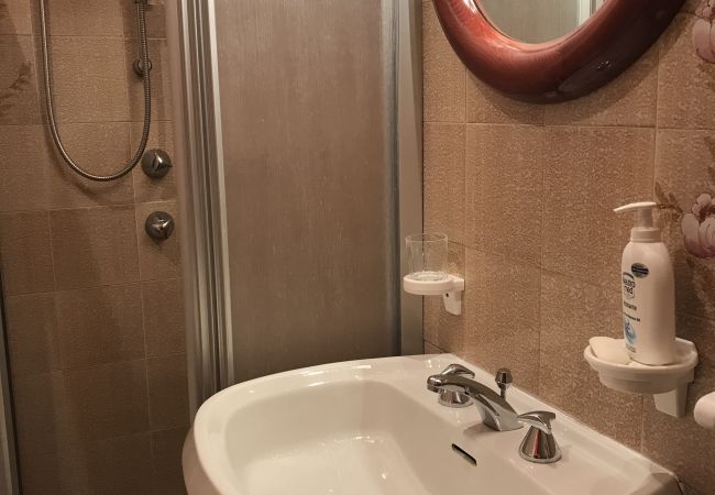 Done-bagno-appartamento-affitto-Myhome-dolomiti appartamento-affitto-Madonna-di-Campiglio-Myhome-Dolomiti