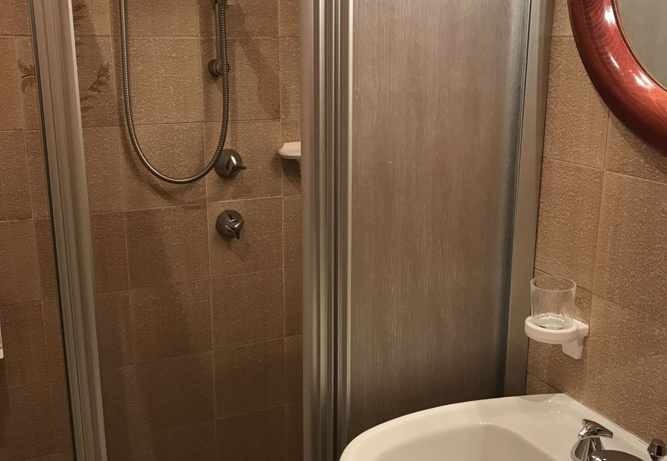 Done-bagno-appartamento-affitto-Myhome-dolomiti appartamento-affitto-Madonna-di-Campiglio-Myhome-Dolomiti