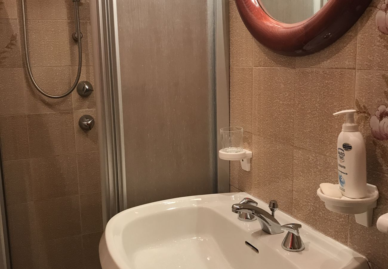 Done-bagno-appartamento-affitto-Myhome-dolomiti appartamento-affitto-Madonna-di-Campiglio-Myhome-Dolomiti