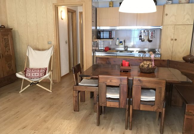 maso-soggiorno-appartamento-affitto-Myhome-dolomiti appartamento-affitto-Madonna-di-Campiglio-Myhome-Dolomiti