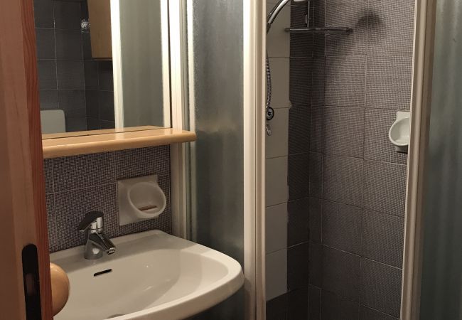 maso-bagno-appartamento-affitto-Myhome-dolomiti appartamento-affitto-Madonna-di-Campiglio-Myhome-Dolomiti