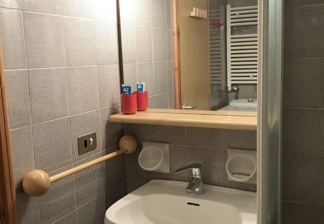 maso-bagno-appartamento-affitto-Myhome-dolomiti appartamento-affitto-Madonna-di-Campiglio-Myhome-Dolomiti