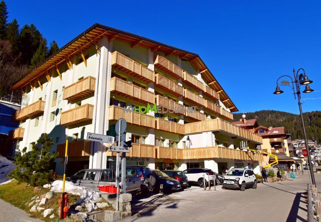 Studio a Madonna di Campiglio - EMERALD 37 STUDIO MhD Studio a Madonna di Campiglio - EMERALD 37 STUDIO MhD