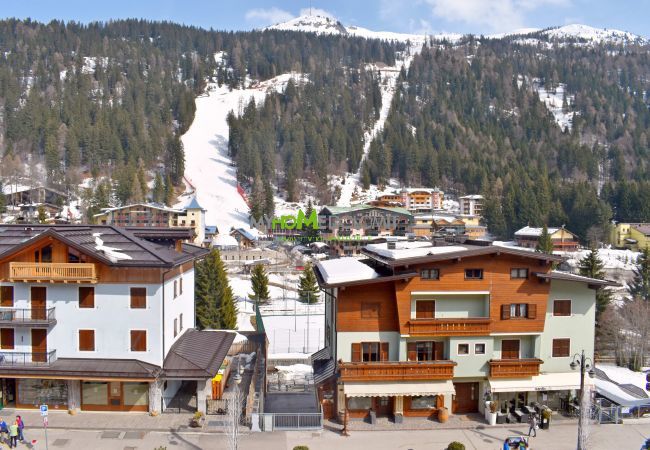 Studio a Madonna di Campiglio - EMERALD 37 STUDIO MhD Studio a Madonna di Campiglio - EMERALD 37 STUDIO MhD