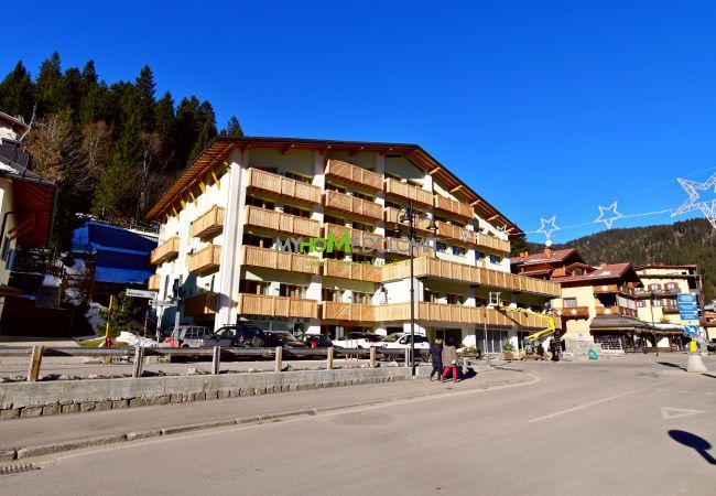 Studio a Madonna di Campiglio - EMERALD 37 STUDIO MhD Studio a Madonna di Campiglio - EMERALD 37 STUDIO MhD