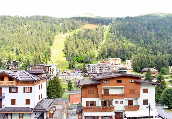Studio a Madonna di Campiglio - EMERALD 37 STUDIO MhD Studio a Madonna di Campiglio - EMERALD 37 STUDIO MhD