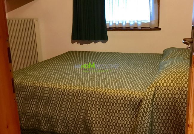 2-abeti-stanza-matrimoniale-appartamento-myhome-dolomiti appartamento-affitto-Madonna-di-Campiglio-Myhome-Dolomiti