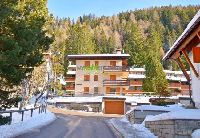 Appartamento a Madonna di Campiglio - 2 ABETI MANSARDA Apartment MhD Appartamento a Madonna di Campiglio - 2 ABETI MANSARDA Apartment MhD