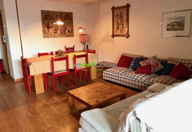 miralago-04-soggiorno-appartamento-affitto-Myhome-dolomiti  appartamento-affitto-Madonna-di-Campiglio-Myhome-Dolomiti