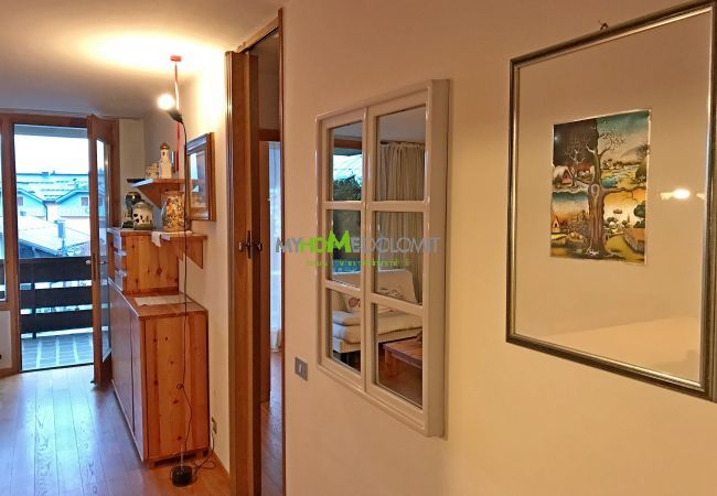 miralago-04-soggiorno-appartamento-affitto-Myhome-dolomiti  appartamento-affitto-Madonna-di-Campiglio-Myhome-Dolomiti