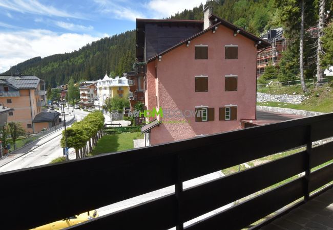 Appartamento a Madonna di Campiglio - MIRALAGO 04 APPARTAMENTO MhD Appartamento a Madonna di Campiglio - MIRALAGO 04 APPARTAMENTO MhD