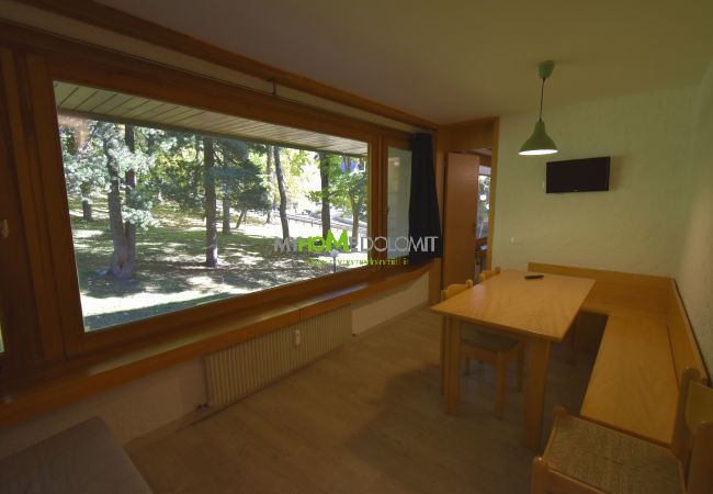 Sala da pranzo con vista Madonna di Campiglio Sala da pranzo con vista Madonna di Campiglio