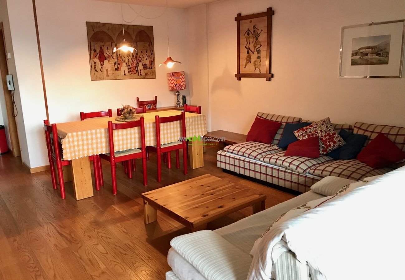 miralago-04-soggiorno-appartamento-affitto-Myhome-dolomiti  appartamento-affitto-Madonna-di-Campiglio-Myhome-Dolomiti