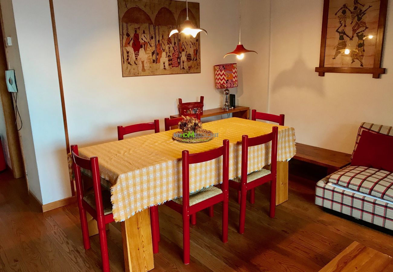 miralago-04-zona-pranzo-appartamento-affitto-Myhome-dolomiti  appartamento-affitto-Madonna-di-Campiglio-Myhome-Dolomiti