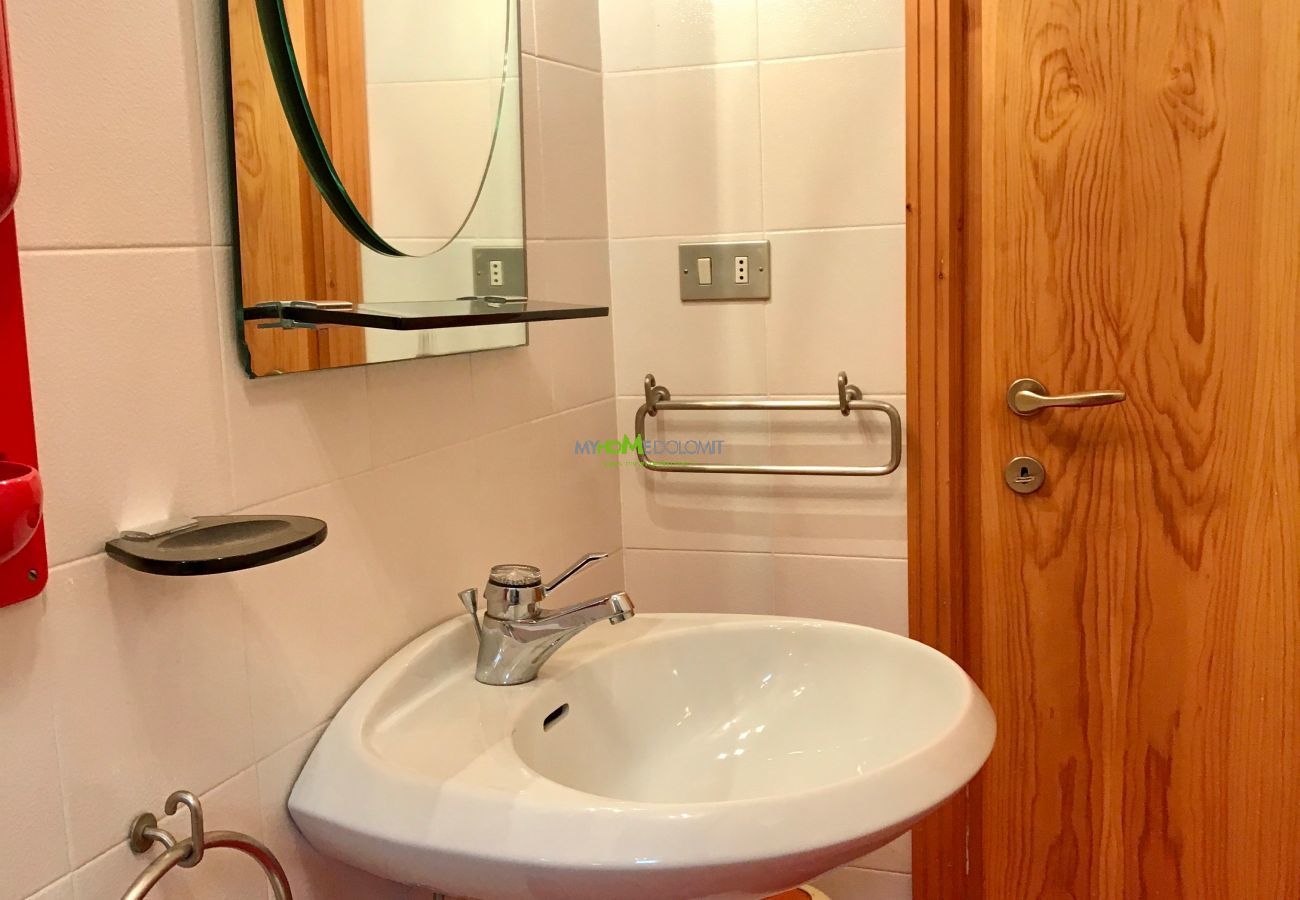 miralago-04-soggiorno-appartamento-affitto-Myhome-dolomiti  appartamento-affitto-Madonna-di-Campiglio-Myhome-Dolomiti