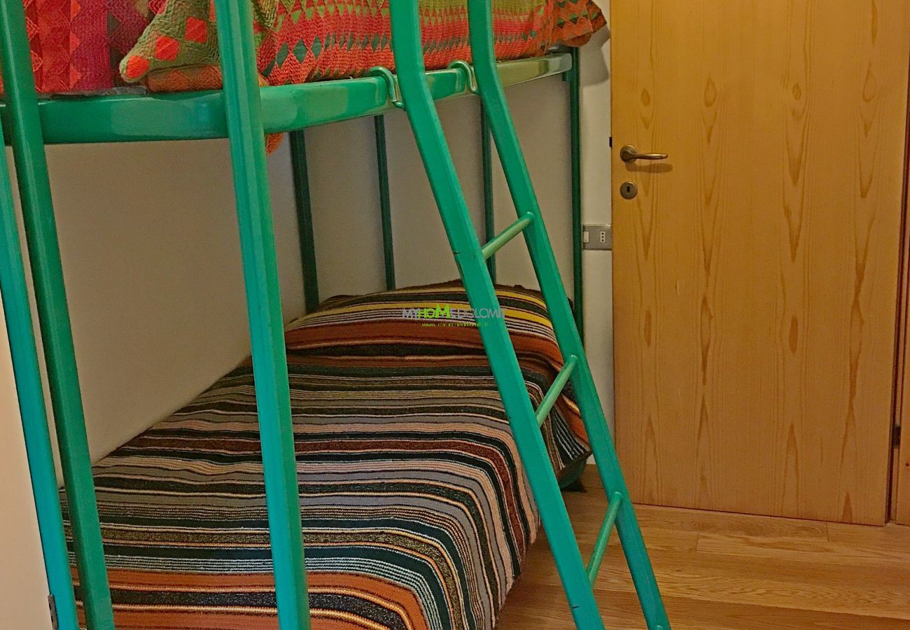 miralago-04-camera-letto-castello-appartamento-affitto-Myhome-dolomiti  appartamento-affitto-Madonna-di-Campiglio-Myhome-Dolomiti