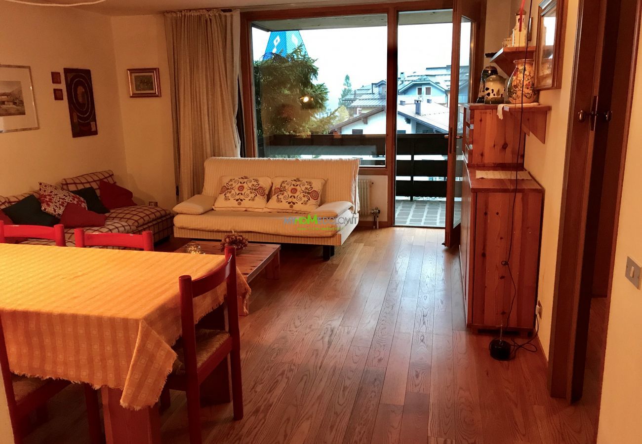 miralago-04-soggiorno-appartamento-affitto-Myhome-dolomiti  appartamento-affitto-Madonna-di-Campiglio-Myhome-Dolomiti