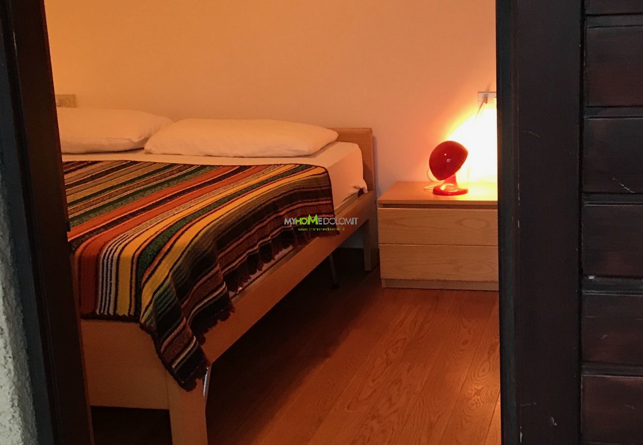 miralago-04-camera-matrimoniale-appartamento-affitto-Myhome-dolomiti  appartamento-affitto-Madonna-di-Campiglio-Myhome-Dolomiti