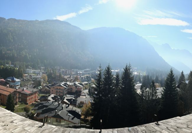 5-Laghi-Apartment-Aufenthalt-Dachboden-mieten-panorama-Myhome-dolomiti Ferienwohnung-mieten-Madonna-di-Campiglio-Myhome-Dolomiti