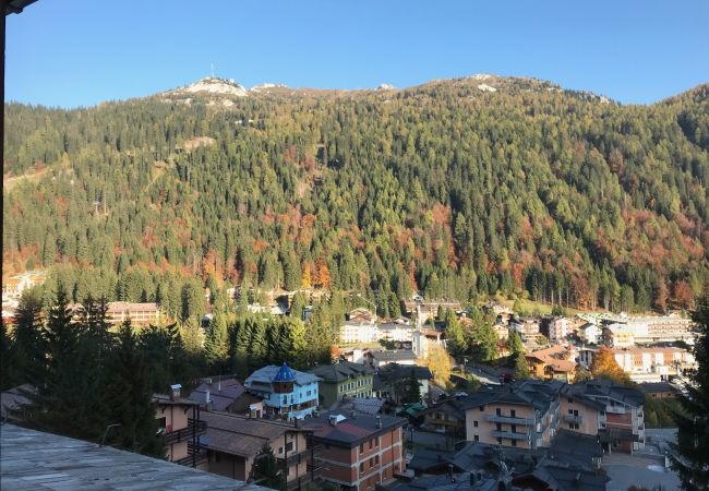 5-Laghi-Apartment-Aufenthalt-Dachboden-mieten-panorama-Myhome-dolomiti Ferienwohnung-mieten-Madonna-di-Campiglio-Myhome-Dolomiti