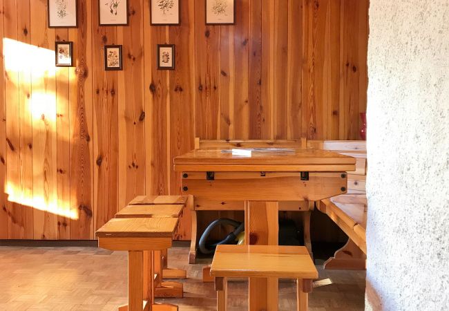 fevri-studio-Essbereich-Ferienwohnung-mieten-Myhome-dolomiti Ferienwohnung-mieten-Madonna-di-Campiglio-Myhome-Dolomiti