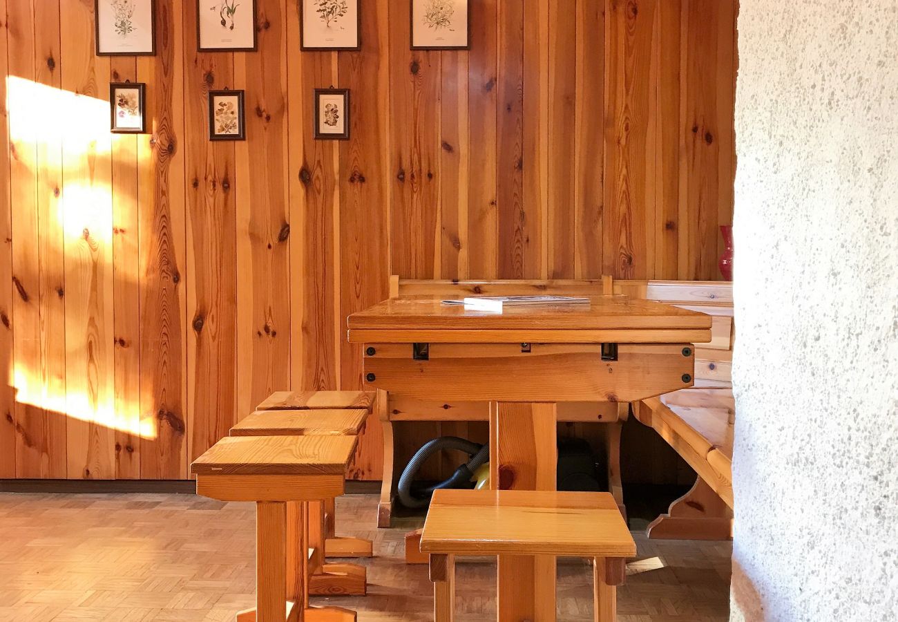 fevri-studio-Essbereich-Ferienwohnung-mieten-Myhome-dolomiti Ferienwohnung-mieten-Madonna-di-Campiglio-Myhome-Dolomiti