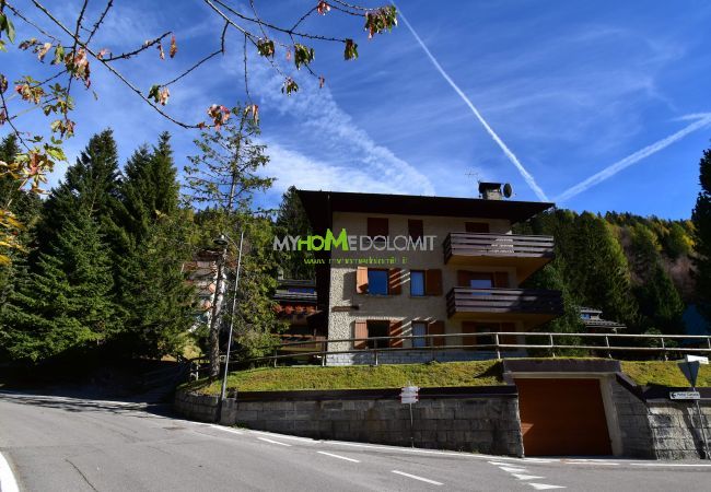 Ferienwohnung in Madonna di Campiglio - 2 ABETI MANSARDA Apartment MhD Ferienwohnung in Madonna di Campiglio - 2 ABETI MANSARDA Apartment MhD