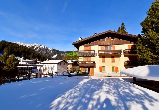 Ferienwohnung in Madonna di Campiglio - 2 ABETI MANSARDA Apartment MhD Ferienwohnung in Madonna di Campiglio - 2 ABETI MANSARDA Apartment MhD