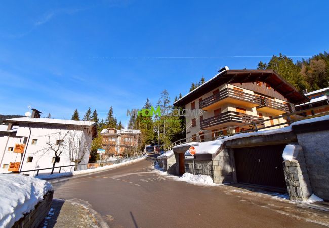 Ferienwohnung in Madonna di Campiglio - 2 ABETI MANSARDA Apartment MhD Ferienwohnung in Madonna di Campiglio - 2 ABETI MANSARDA Apartment MhD