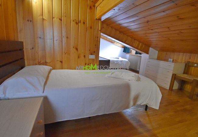 Ferienwohnung in Madonna di Campiglio - 2 ABETI MANSARDA Apartment MhD Ferienwohnung in Madonna di Campiglio - 2 ABETI MANSARDA Apartment MhD