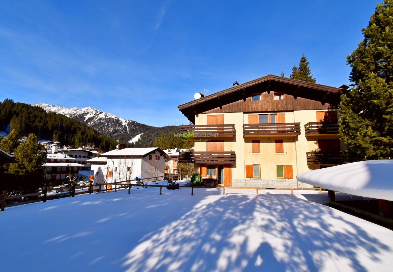 Ferienwohnung in Madonna di Campiglio - 2 ABETI MANSARDA Apartment MhD Ferienwohnung in Madonna di Campiglio - 2 ABETI MANSARDA Apartment MhD
