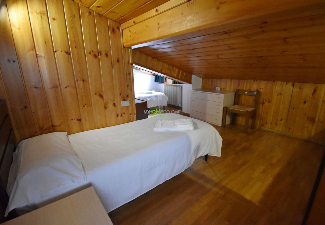 Ferienwohnung in Madonna di Campiglio - 2 ABETI MANSARDA Apartment MhD Ferienwohnung in Madonna di Campiglio - 2 ABETI MANSARDA Apartment MhD