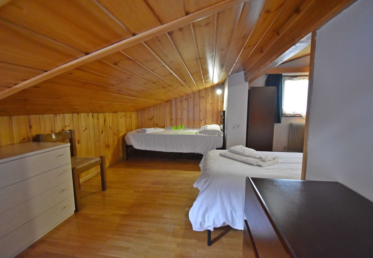 Ferienwohnung in Madonna di Campiglio - 2 ABETI MANSARDA Apartment MhD Ferienwohnung in Madonna di Campiglio - 2 ABETI MANSARDA Apartment MhD