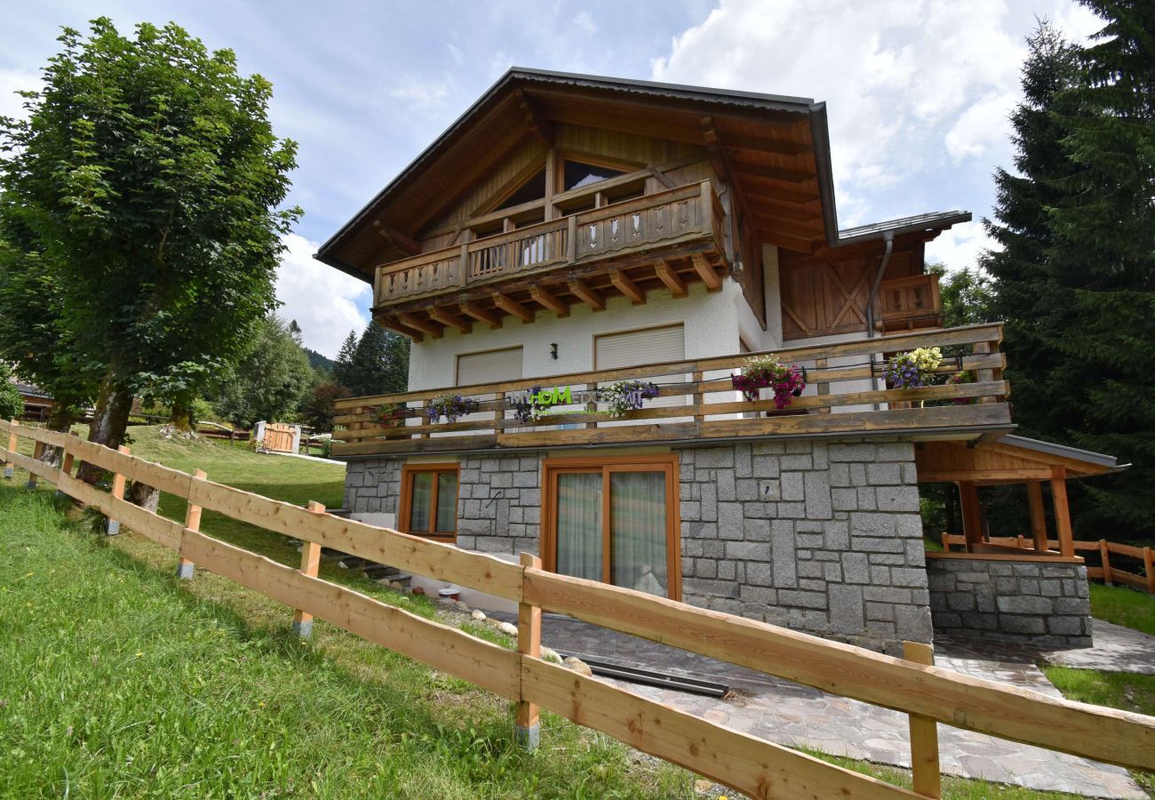 Ferienwohnung in Madonna di Campiglio - Villa Brenta Apartment MhD Ferienwohnung in Madonna di Campiglio - Villa Brenta Apartment MhD