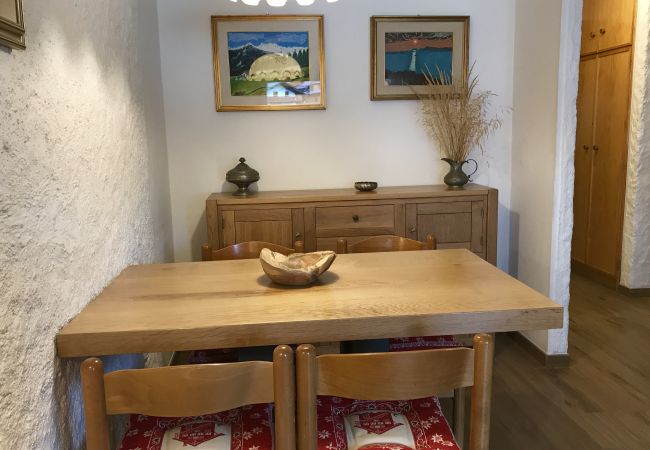 nardis-109-living-room-apartment-rent-Myhome-dolomiti Holiday-apartment-rent-Madonna-di-Campiglio-Myhome-Dolomiti