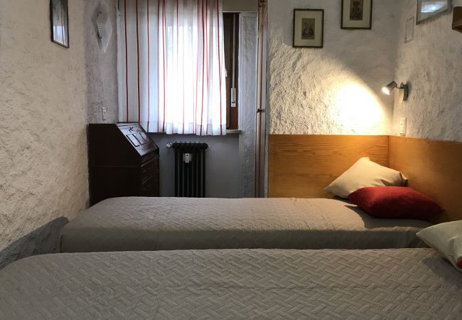 nardis-109-double-bedroom-apartment-rent-Myhome-dolomiti Holiday-apartment-rent-Madonna-di-Campiglio-Myhome-Dolomiti