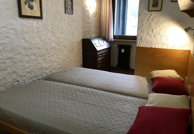 nardis-109-double-bedroom-apartment-rent-Myhome-dolomiti Holiday-apartment-rent-Madonna-di-Campiglio-Myhome-Dolomiti
