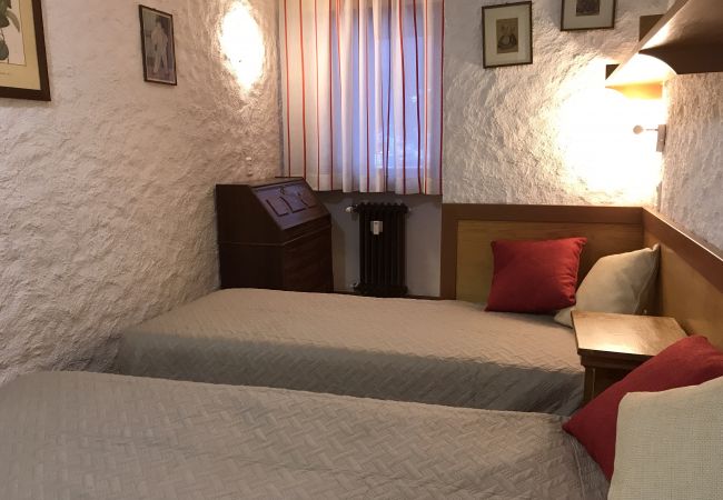 nardis-109-double-bedroom-apartment-rent-Myhome-dolomiti Holiday-apartment-rent-Madonna-di-Campiglio-Myhome-Dolomiti
