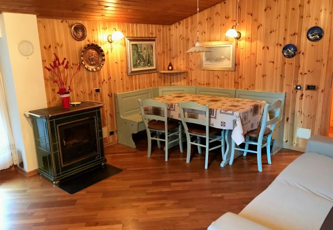 living-brenta-room-apartment-rent-Myhome-dolomiti Holiday-apartment-rent-Madonna-di-Campiglio-Myhome-Dolomiti