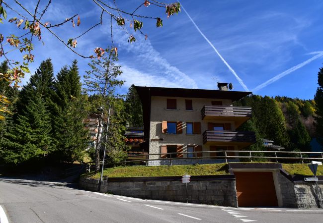 Apartment in Madonna di Campiglio - 2 ABETI APARTMENT Apartment in Madonna di Campiglio - 2 ABETI APARTMENT